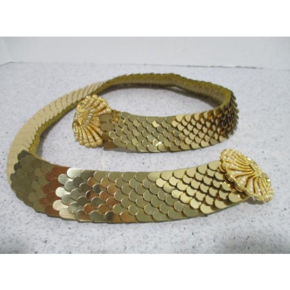 *Vintage Gold Faux White Pearls Metal Double Shell Motif Embellished Belt - Picture 2 of 6